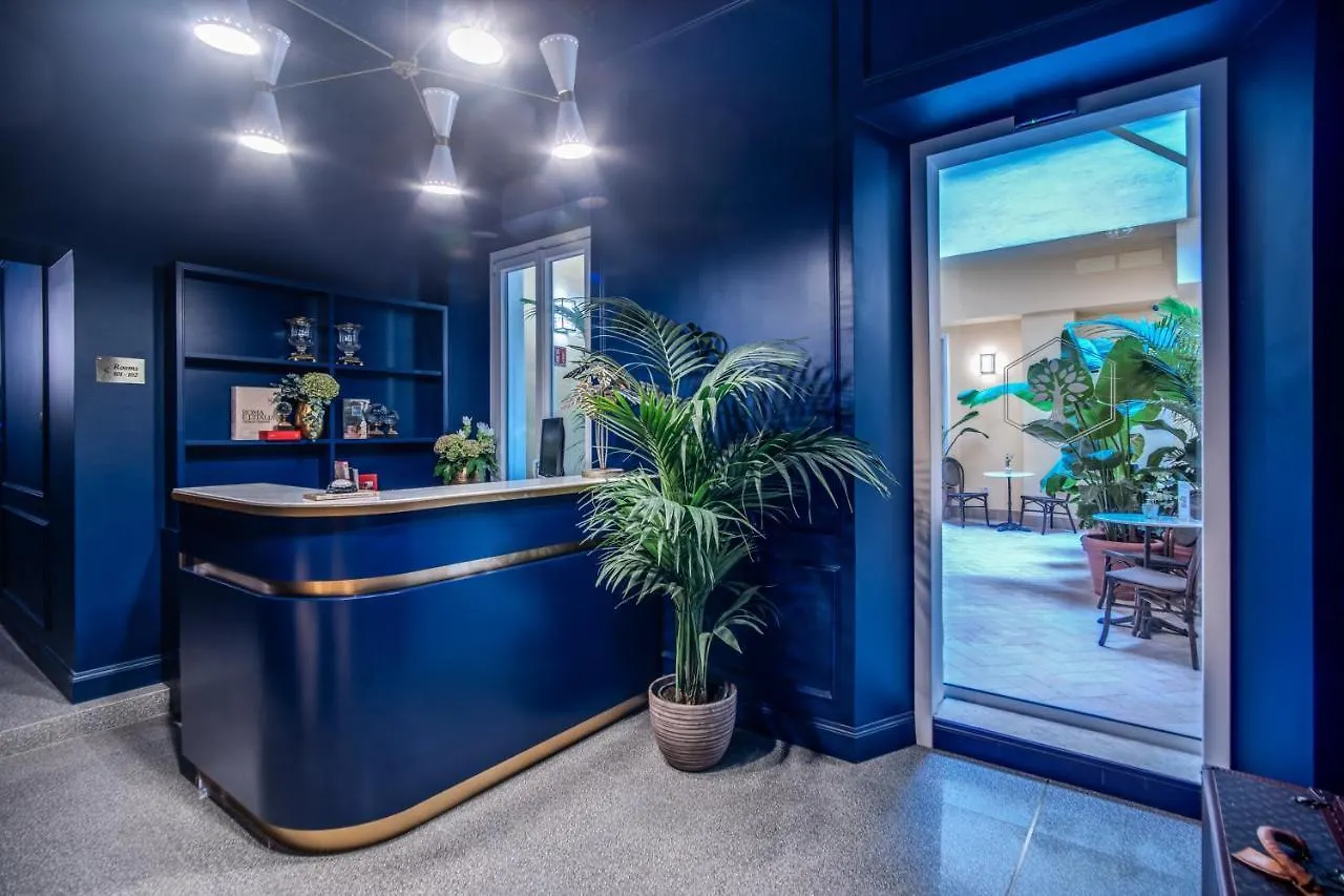 Отель Tree Charme Augusto Luxury Suites Рим